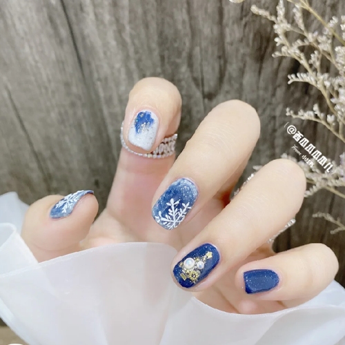 Christmas Nail Arts Ideas 2021 Frosty Blue Christmas