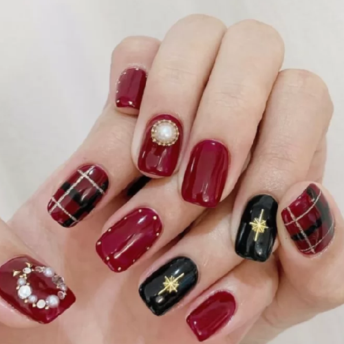 Christmas Nail Arts Ideas 2021 Red Plaid